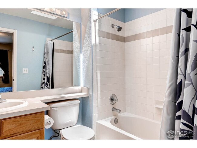 Ensuite Bathroom - 3222 47th St