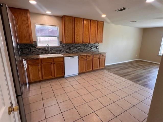 Building Photo - 5880 Crestview Dr