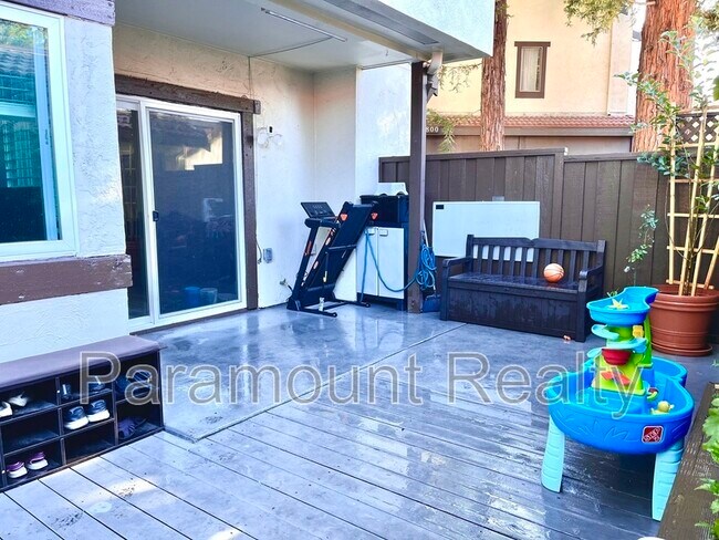 Building Photo - 1400 Bowe Ave