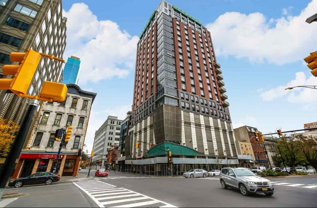 Building Photo - 105 Greene St