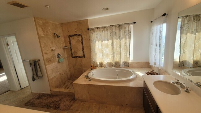 Building Photo - 2422 Pointe Pkwy