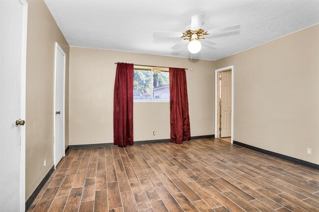 Building Photo - 23918 Spring Gum Dr