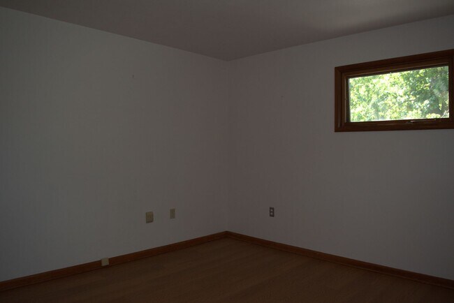 Building Photo - Marvelous 4 Bed 2.5 Bath House In Quarry H...