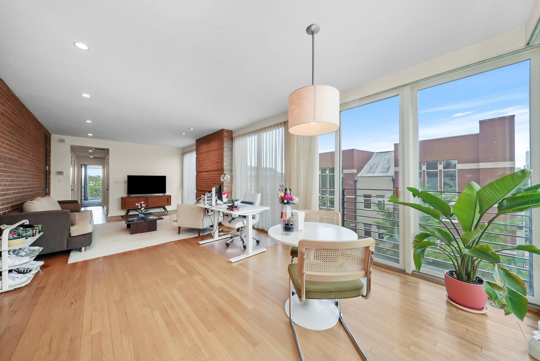 Living dining - 1700 W Ohio St