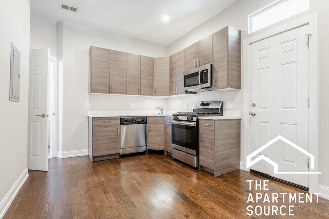 Building Photo - 2945 W Diversey Ave