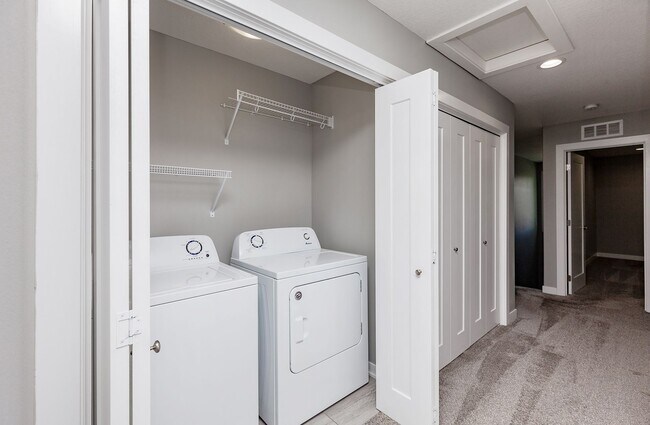 Building Photo - GREAT LOCATION!! 3 Bedroom, 2.5 Bathroom Townhome in Waukee!