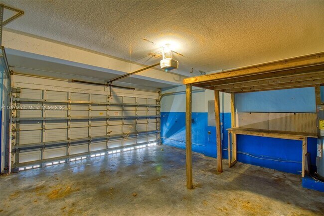 Building Photo - 3769 SW 51st St