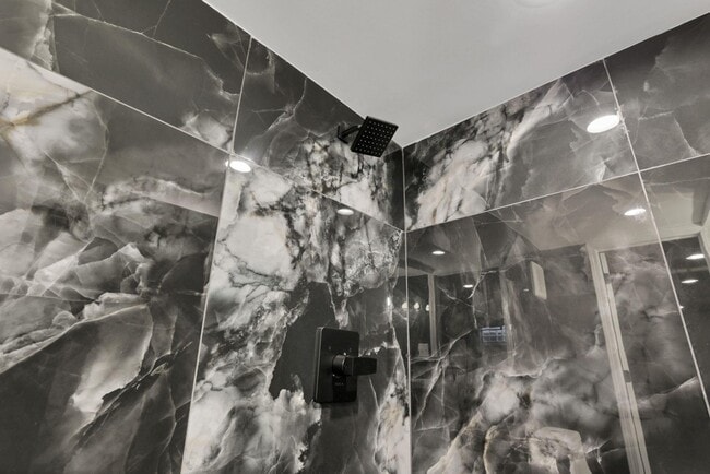 Building Photo - 2615 Northwest Blvd