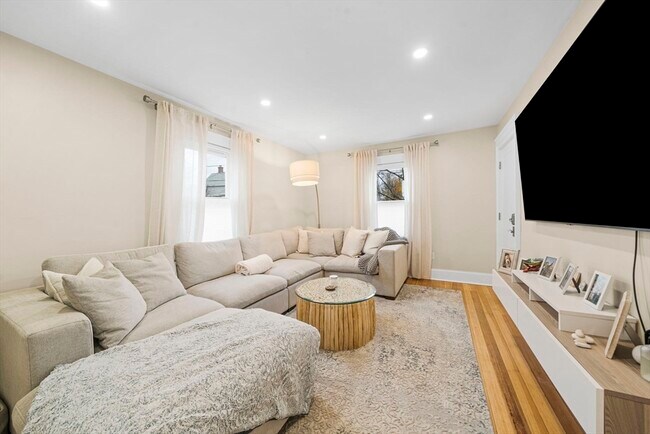 Building Photo - 57 Cook St