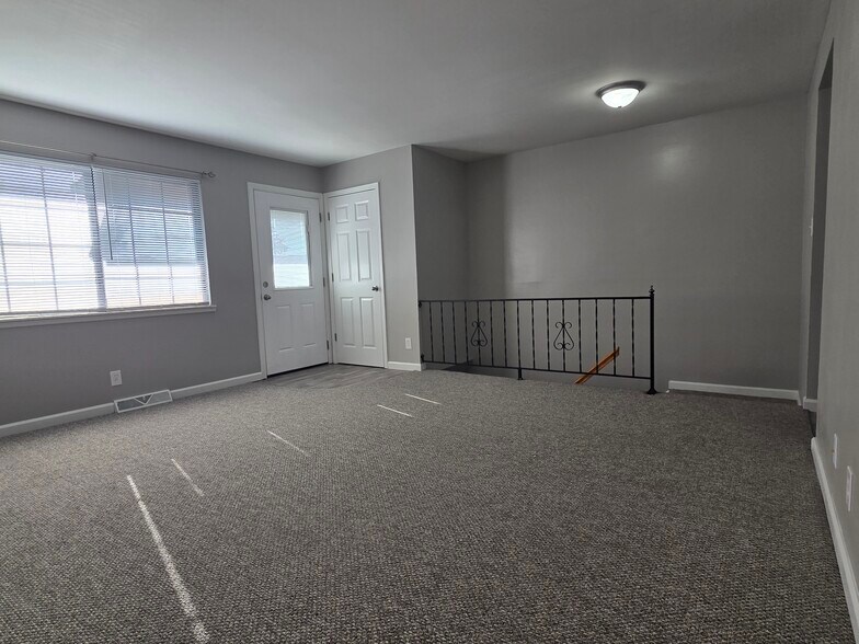 Building Photo - 5526 Humbert Rd