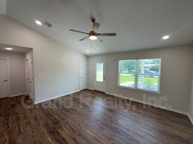 Building Photo - 4208 Eleanor St