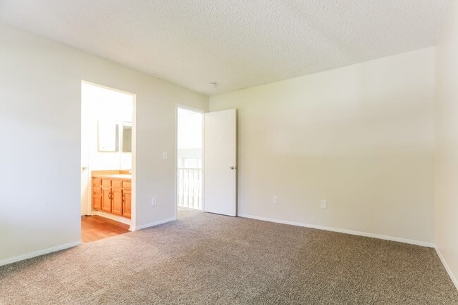 Building Photo - 4442 Biscay St