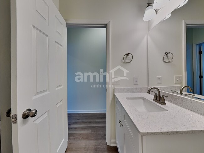 Building Photo - 936 Anchor Way NE