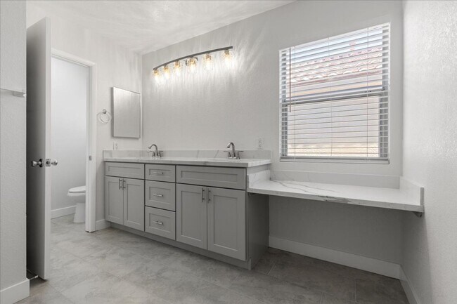 Building Photo - Completely Remodeled Modern 3 Bedroom Prop...