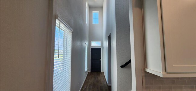 Building Photo - 336 Banyon Dr