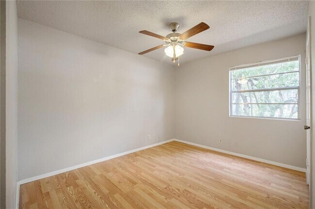 Building Photo - 211 Sport Clips Wy