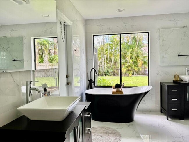 Building Photo - 325 Knotty Wood Ln