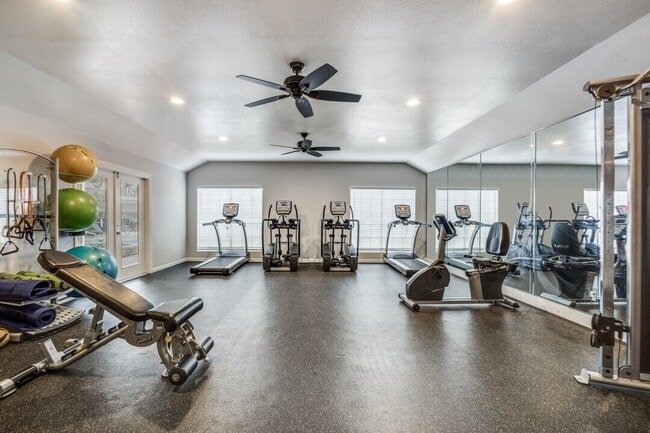 Building Photo - Move-In Special: 2 Bed with Up to $750 Off...