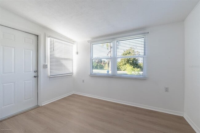 Building Photo - 927 W Olympia Ave