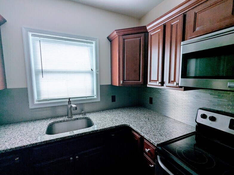 Building Photo - 1329 Penn Ave