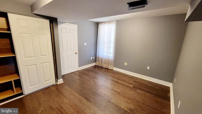 Building Photo - 2205 Blue Valley Dr