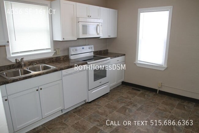 Building Photo - 4056 SE 16th Ct