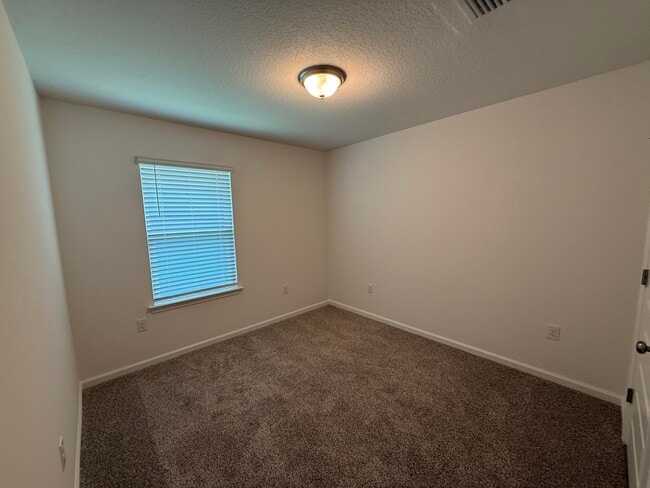 Building Photo - 225 Gray Owl Dr