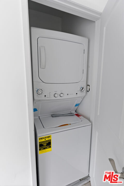 Building Photo - 825 S Detroit St