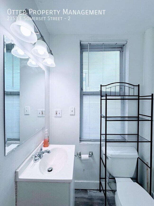 Building Photo - 2353 E Somerset St