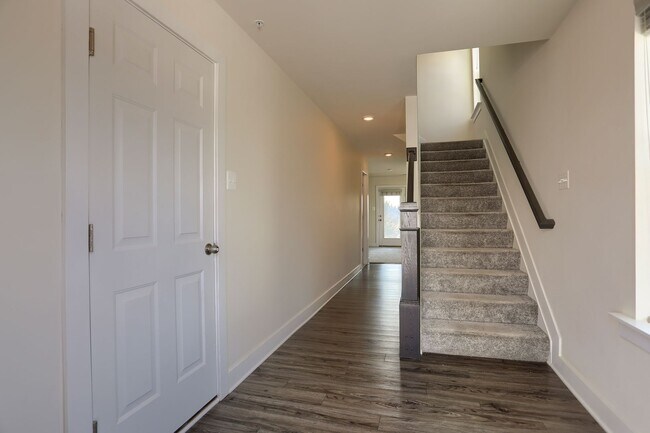 Building Photo - 1 Taube Ct