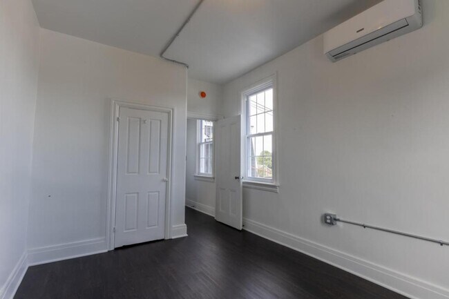 Building Photo - 713 Locust St