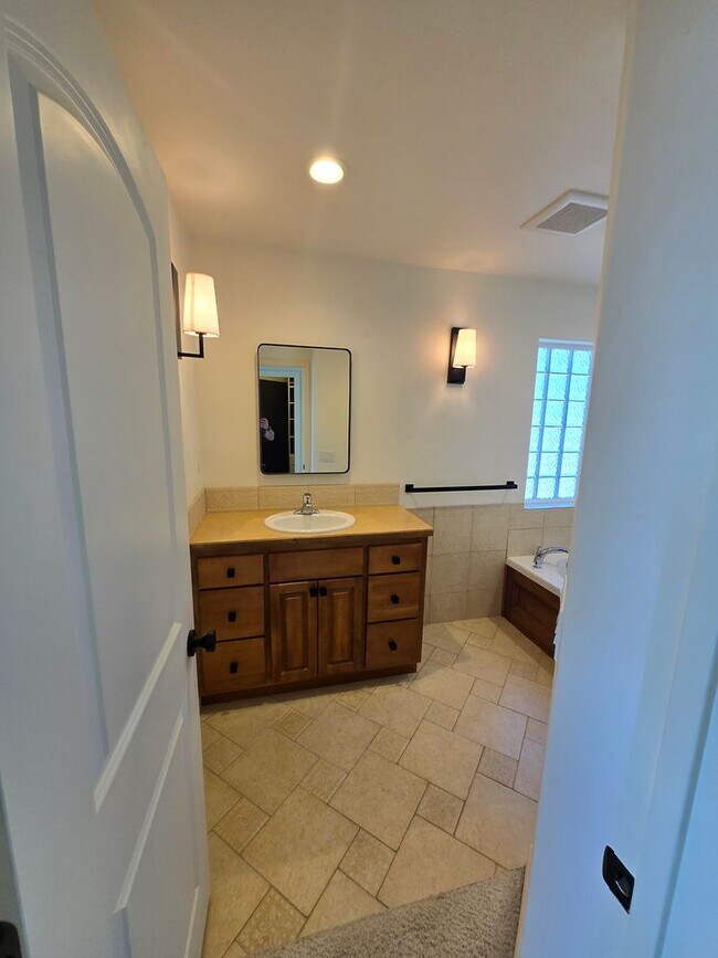 Building Photo - STATUS: PENDING APPLICATION-  | R17 | $ 2995
