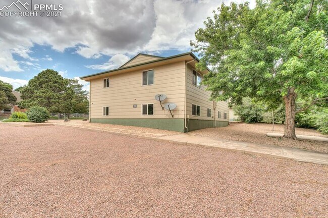 Building Photo - 1197 Cree Fourplex