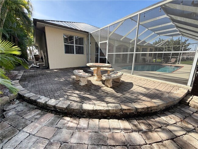 Building Photo - 2501 SE 19th Pl