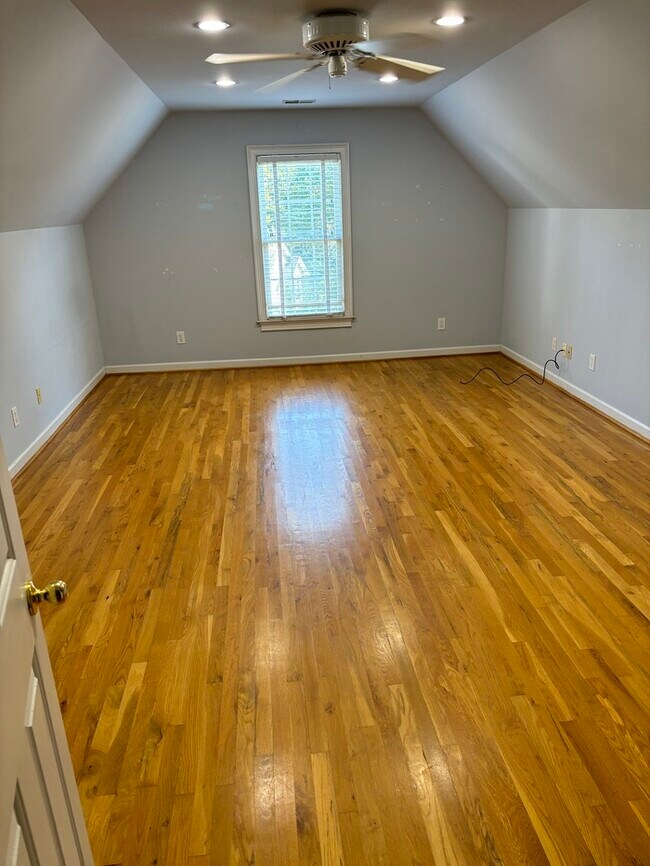 Building Photo - 279 Sandstone Rd