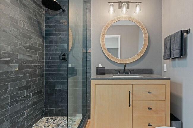 Building Photo - Fully Remodeled East Side Townhome – Furnished & Move-In Ready!