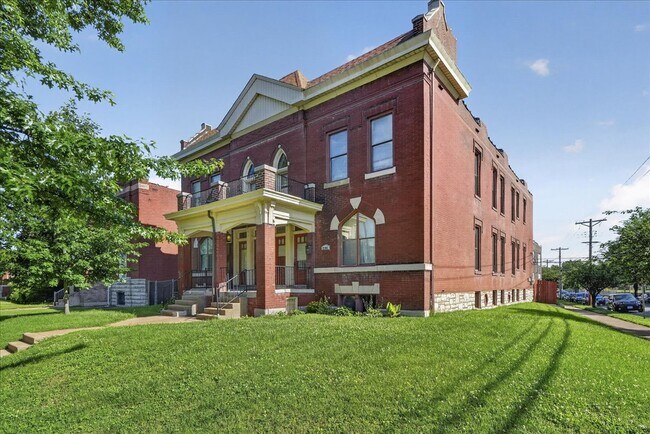 Building Photo - 2303-2305-2305 Russell Blvd