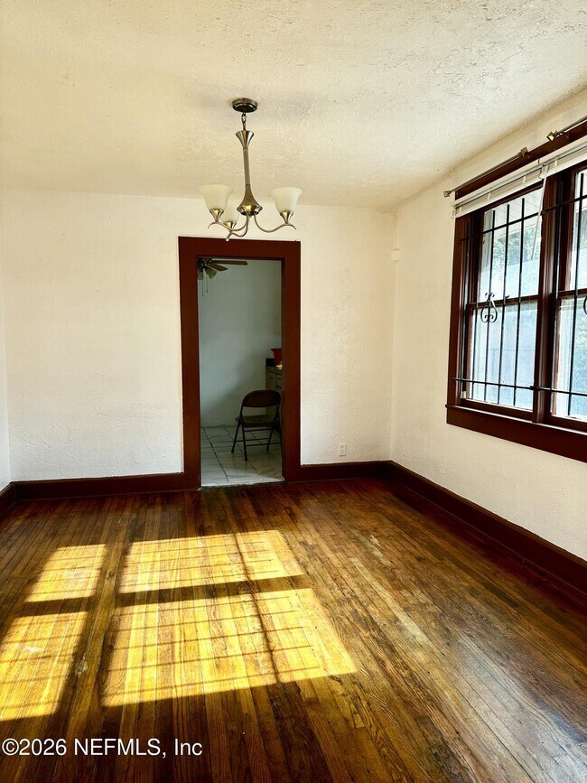 Building Photo - 1851 W 19th St