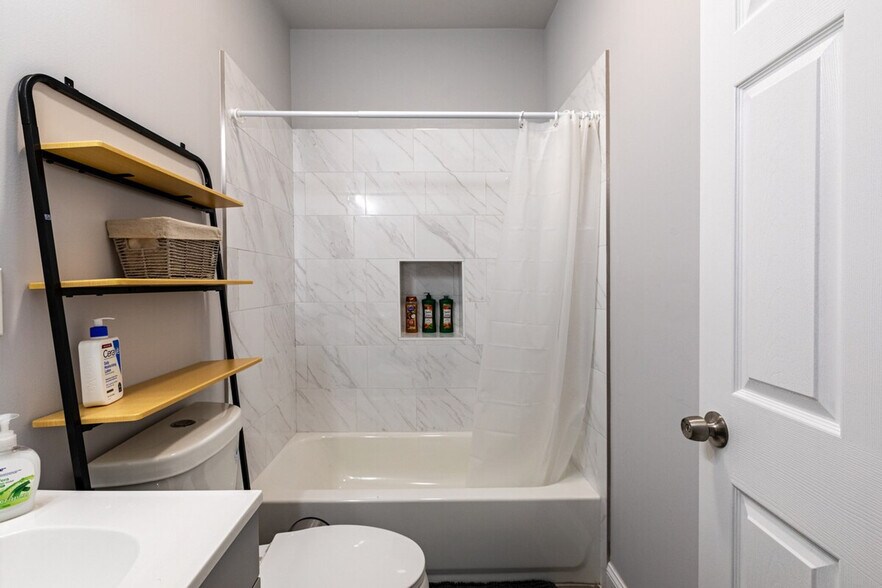 Building Photo - 1418 S 9th St