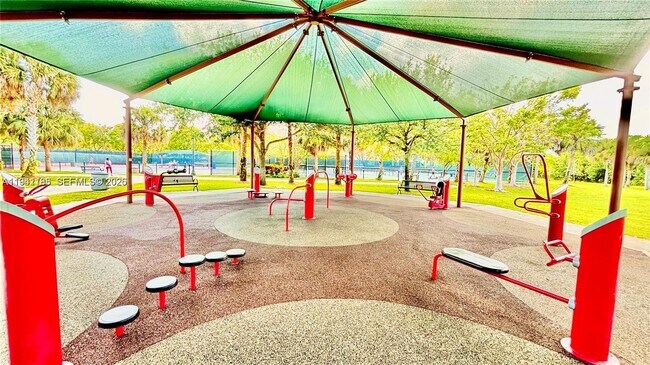 Building Photo - 3351 S Palm Aire Dr