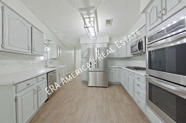 Building Photo - 608 Manor Ct