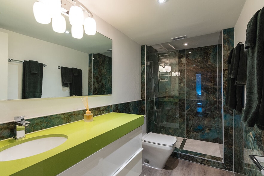 Bathroom - 900 Bay Dr