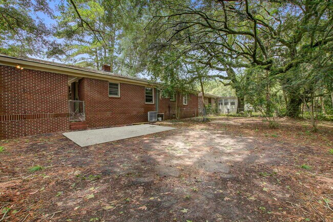 Building Photo - 1424 Brian Rd