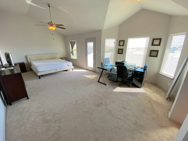 Building Photo - Northeast El Paso/Sandstone Ranch Estates 4 Bed Refrig A/C in Cul De Sac!