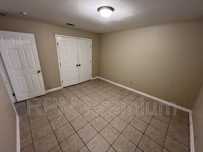 Building Photo - 3280 Crestaire Dr