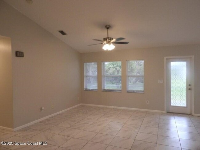 Building Photo - 394 Mott St SW