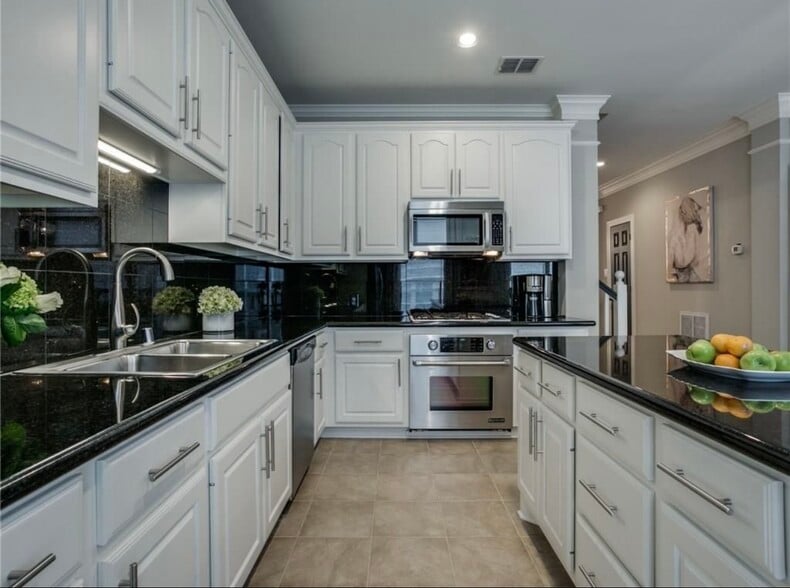 Building Photo - 2448 Worthington St