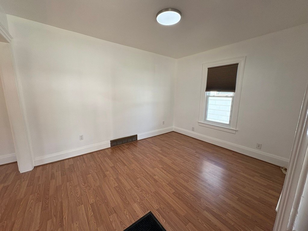 Building Photo - 117 N Toll St