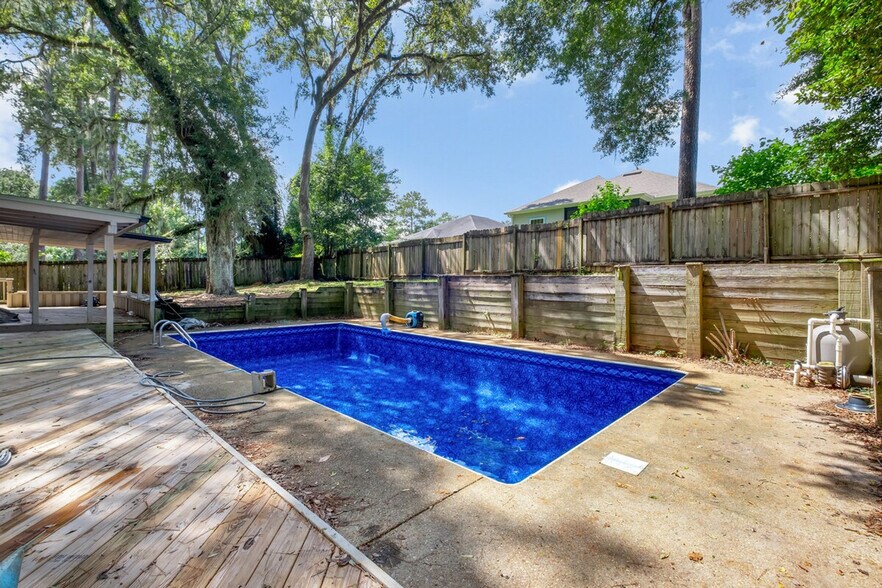 Building Photo - 2427 Ludmila Ln