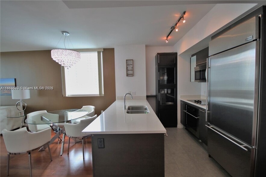 Building Photo - 500 Brickell Ave